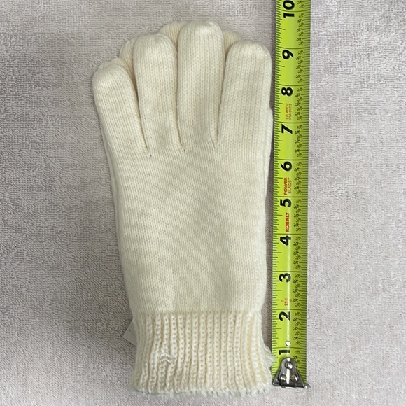 Isotoner Gloves | NWT | Super Soft & Luxury | Color Ivory - Picture 5 of 8